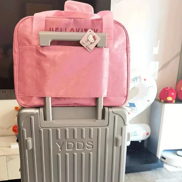 Hello Kitty Pink Travel Bag - Picture 5 of 5
